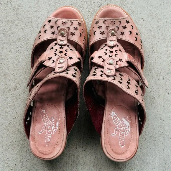 Stylish Pink Leather Sandals - Picture 1 of 12